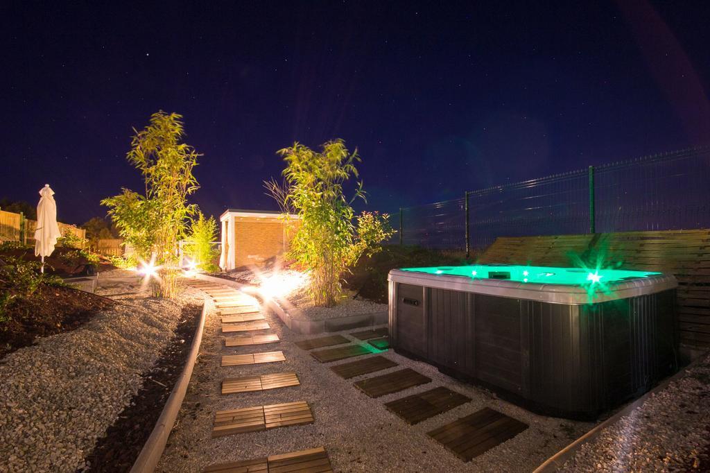 Camping Adria Mobile Homes In Camping Kastanija Novigrad Istria Extérieur photo