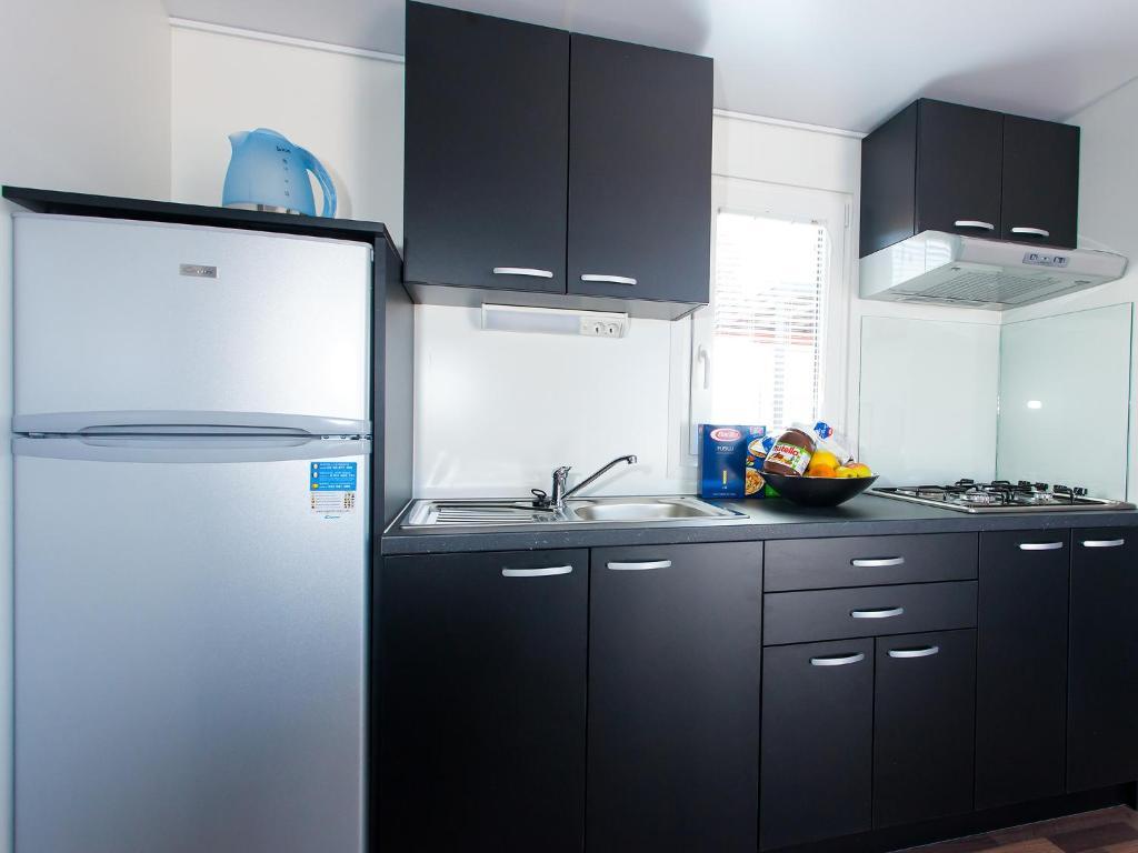 Camping Adria Mobile Homes In Camping Kastanija Novigrad Istria Chambre photo