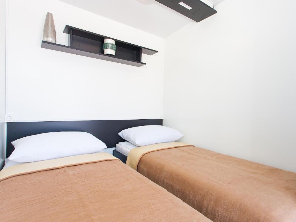 Camping Adria Mobile Homes In Camping Kastanija Novigrad Istria Chambre photo