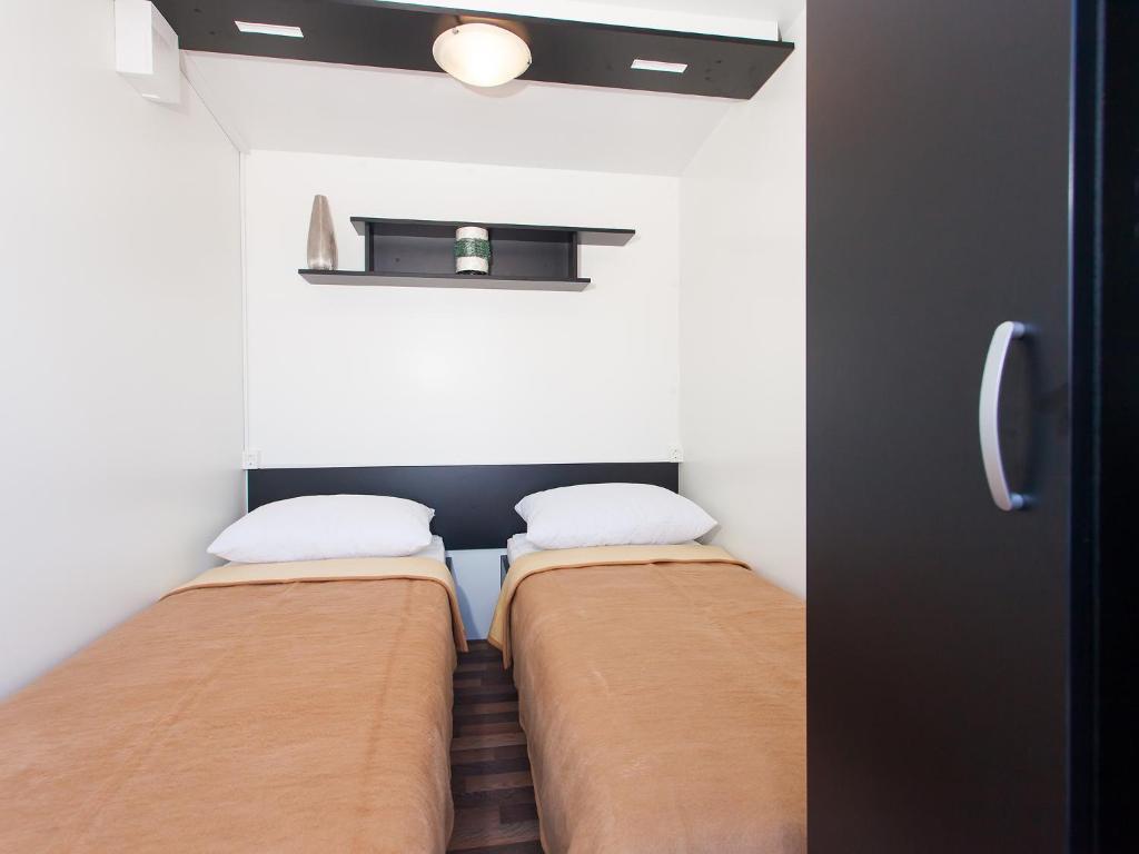 Camping Adria Mobile Homes In Camping Kastanija Novigrad Istria Chambre photo