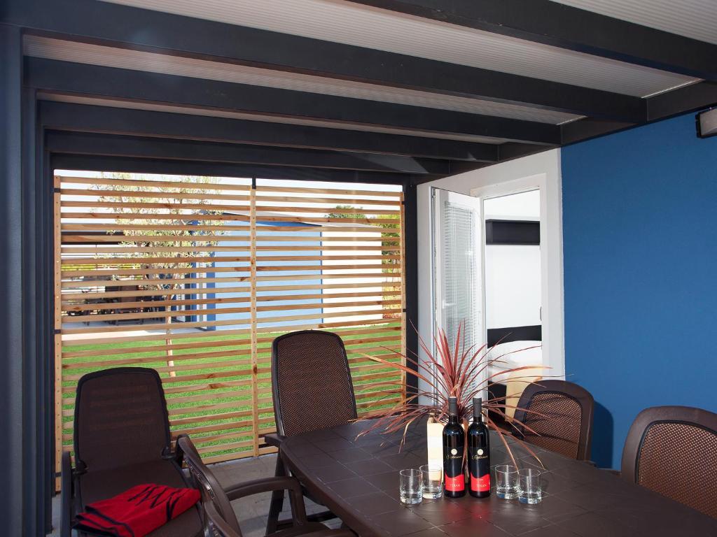 Camping Adria Mobile Homes In Camping Kastanija Novigrad Istria Extérieur photo