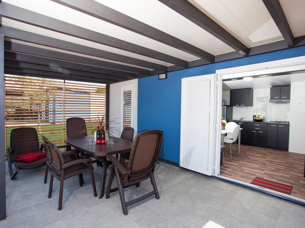 Camping Adria Mobile Homes In Camping Kastanija Novigrad Istria Extérieur photo