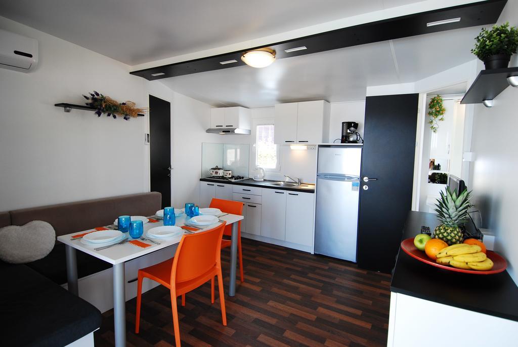 Camping Adria Mobile Homes In Camping Kastanija Novigrad Istria Extérieur photo