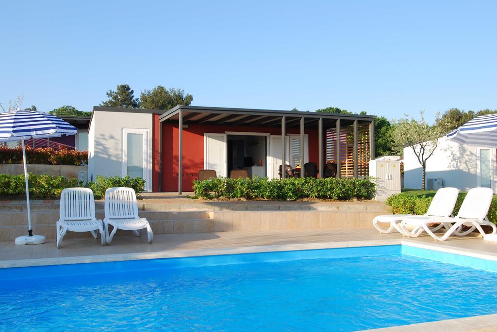 Camping Adria Mobile Homes In Camping Kastanija Novigrad Istria Extérieur photo