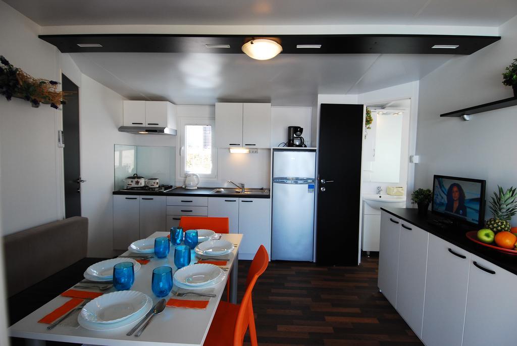 Camping Adria Mobile Homes In Camping Kastanija Novigrad Istria Extérieur photo