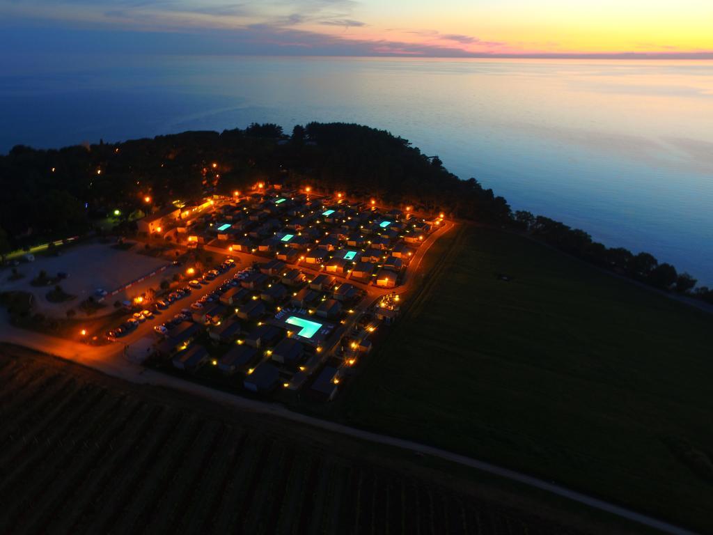 Camping Adria Mobile Homes In Camping Kastanija Novigrad Istria Extérieur photo