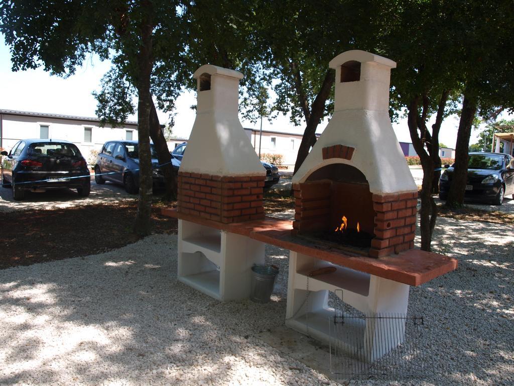 Camping Adria Mobile Homes In Camping Kastanija Novigrad Istria Extérieur photo