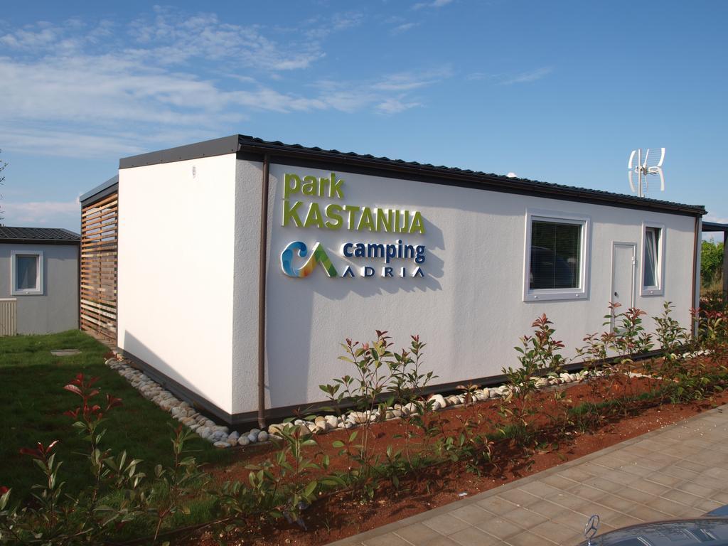 Camping Adria Mobile Homes In Camping Kastanija Novigrad Istria Extérieur photo