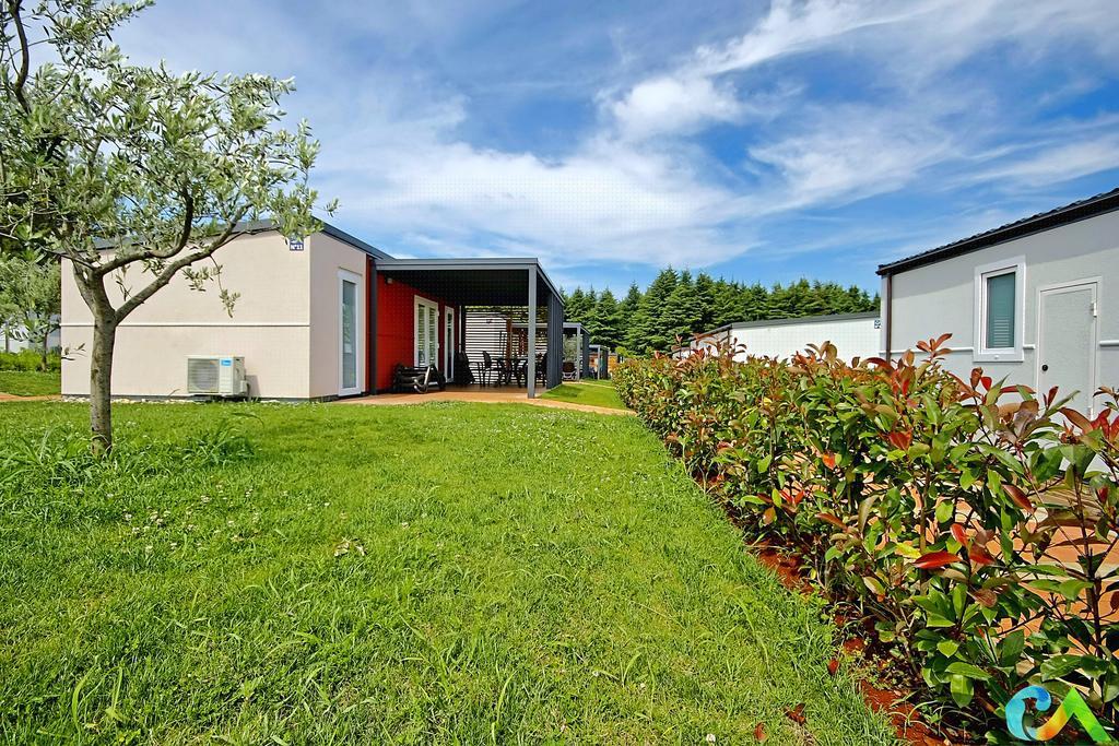Camping Adria Mobile Homes In Camping Kastanija Novigrad Istria Extérieur photo