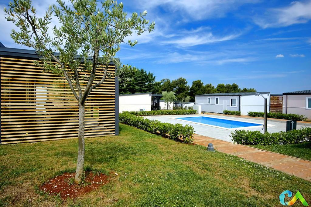 Camping Adria Mobile Homes In Camping Kastanija Novigrad Istria Extérieur photo