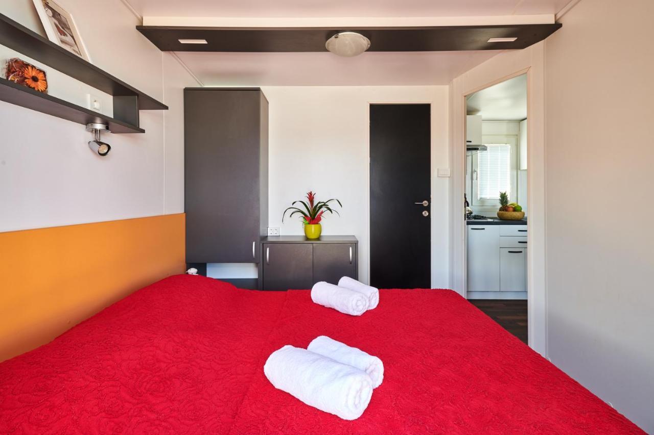 Camping Adria Mobile Homes In Camping Kastanija Novigrad Istria Extérieur photo