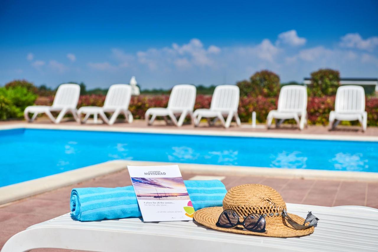 Camping Adria Mobile Homes In Camping Kastanija Novigrad Istria Extérieur photo